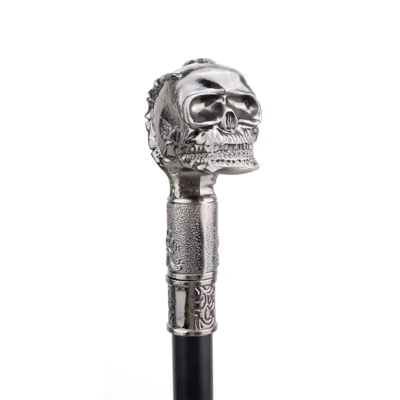 Canne gothique ornée avec tête de mort sculptée